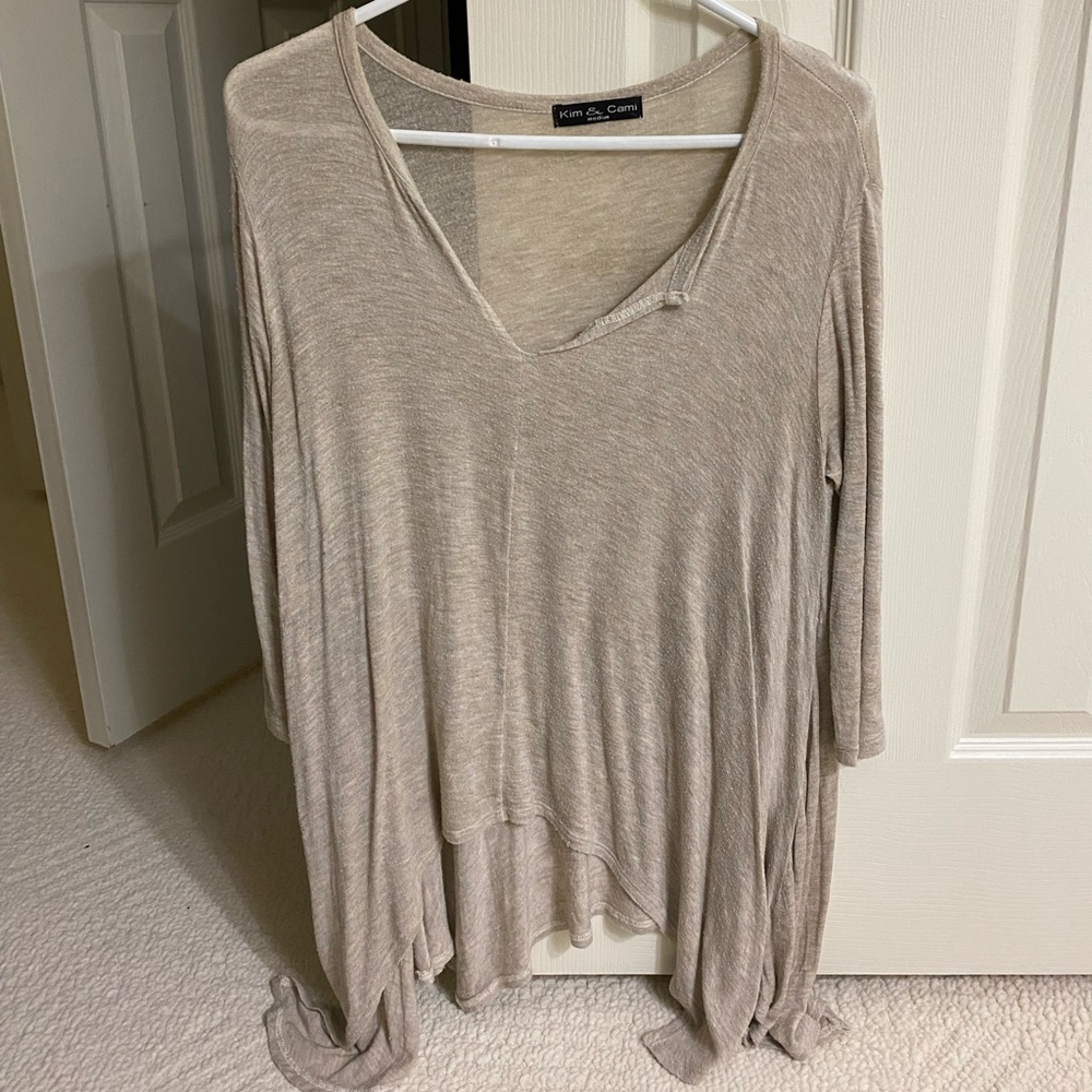 Light loose and flowy top